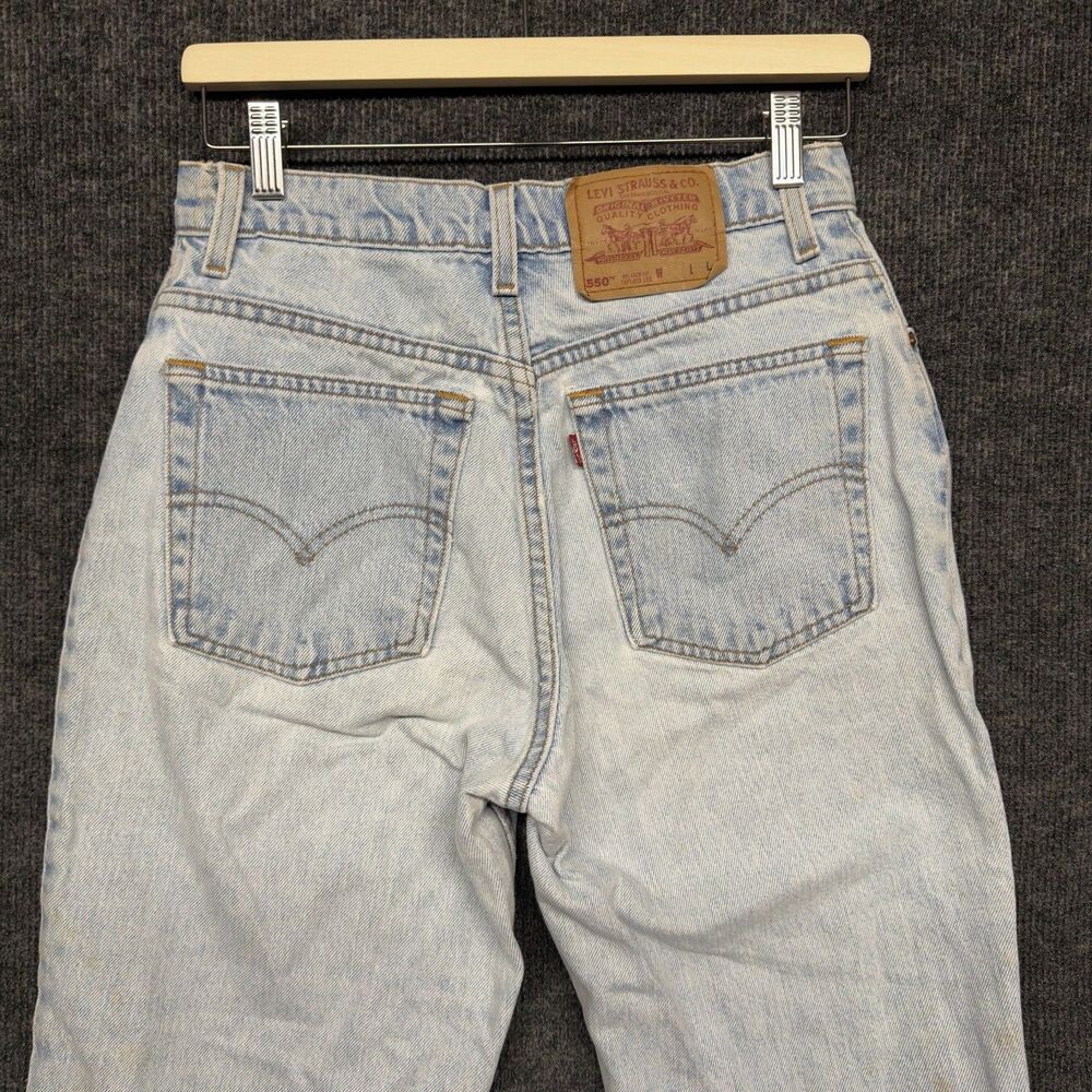 Vintage Levi’s 550 Relaxed Fit Tapered Leg Light Wash Jeans Size 8 Regular L USA